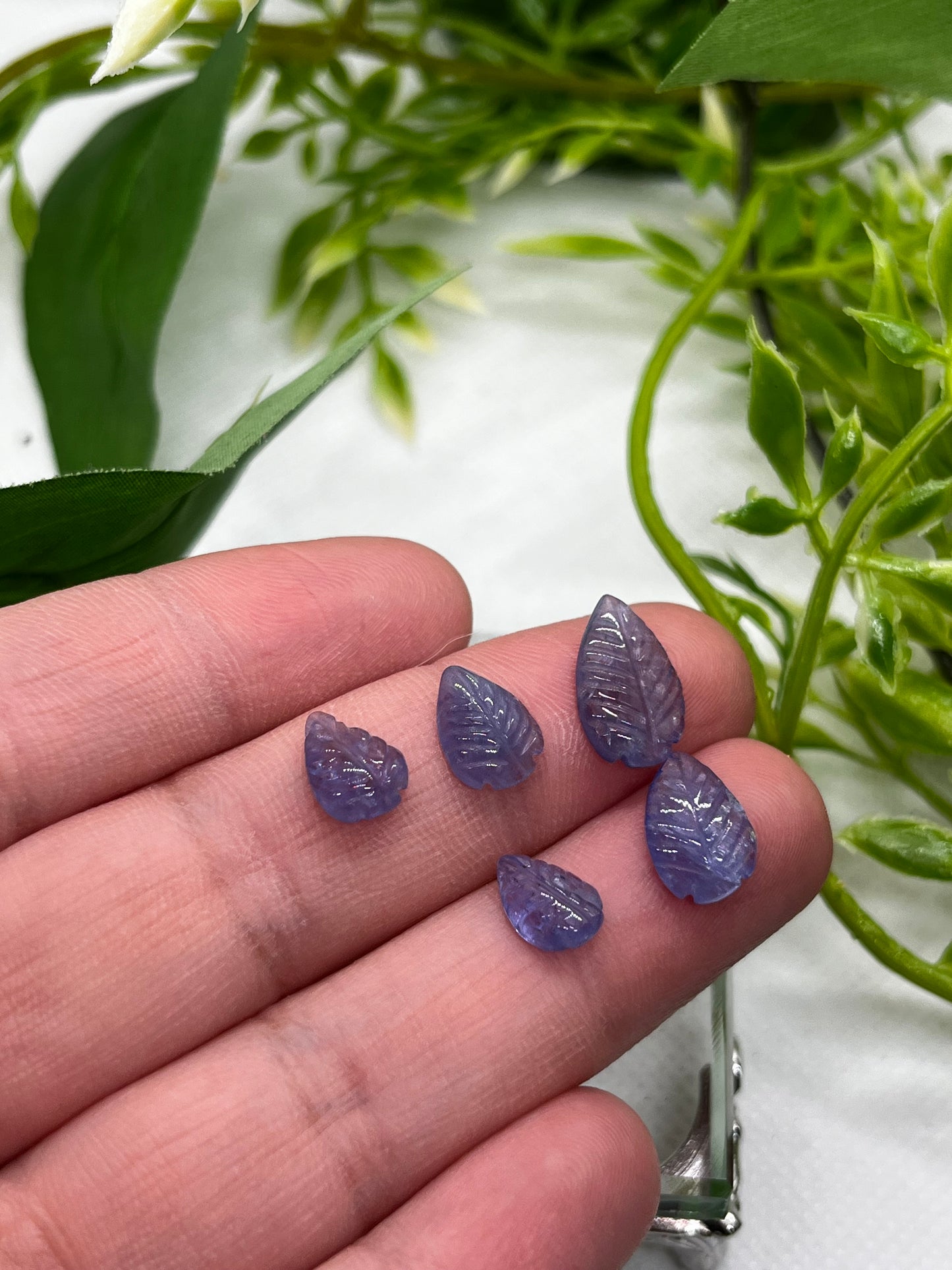 Tanzanite leaf carving (SET)